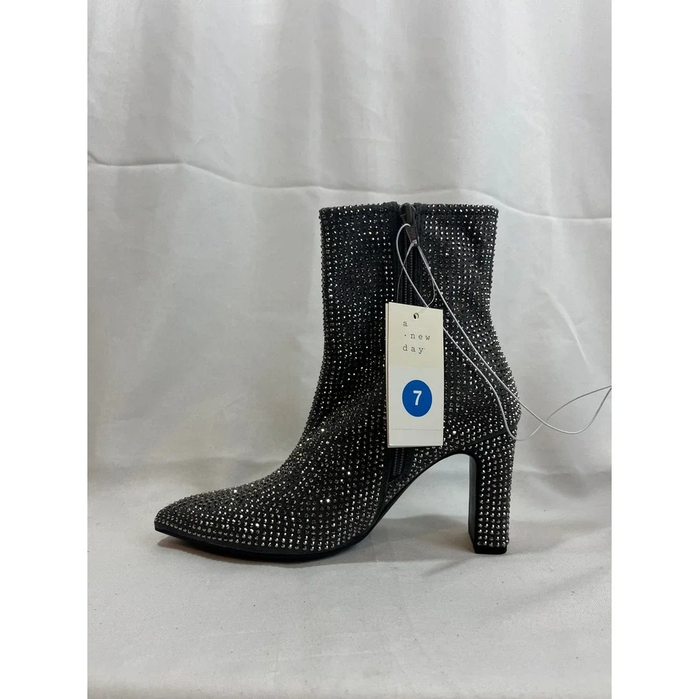 A New Day Women Black Rhinestone Pointed Toe Block Heel Ankle Boots‎ Size 7 NWT